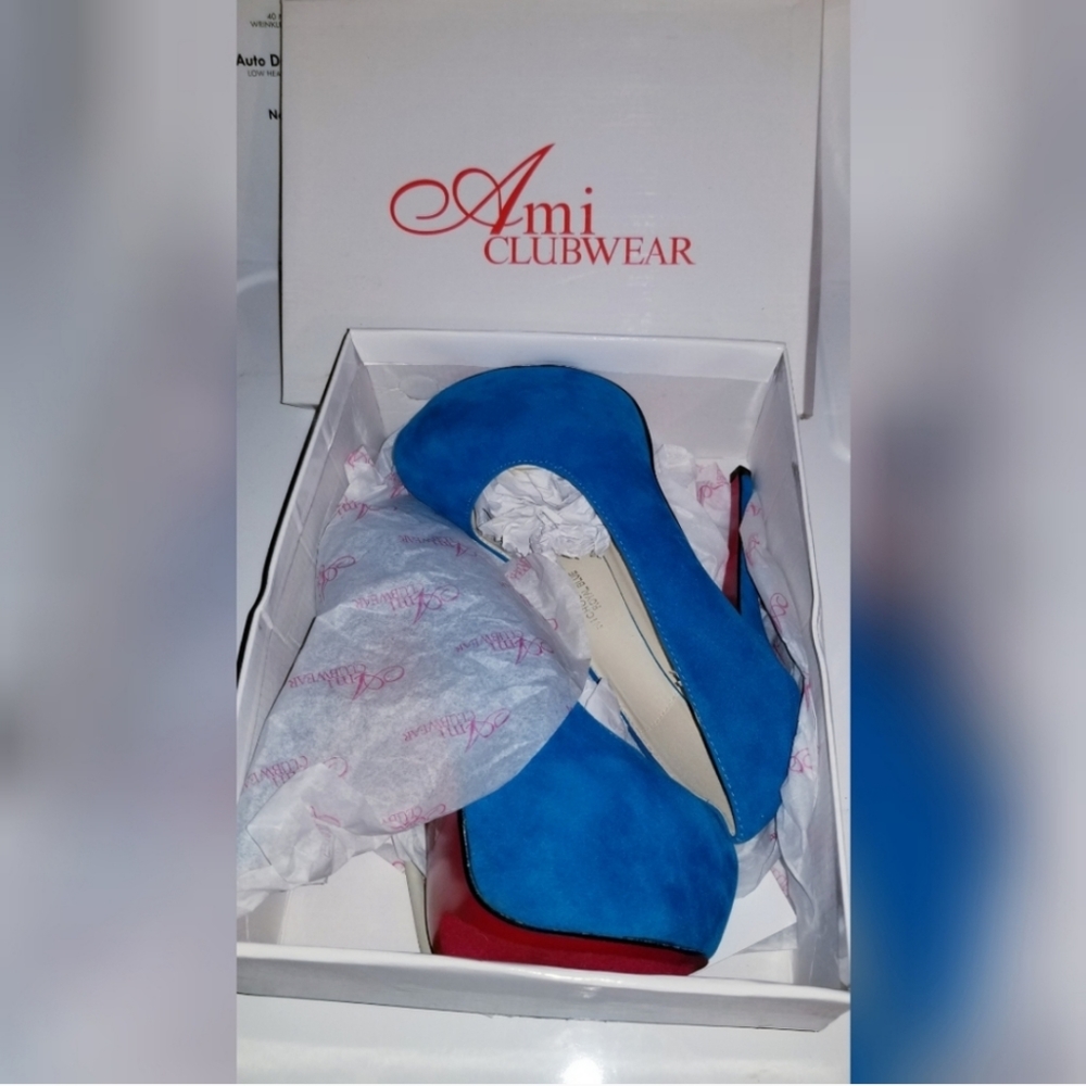 Blue Heels - Picture 7 of 7
